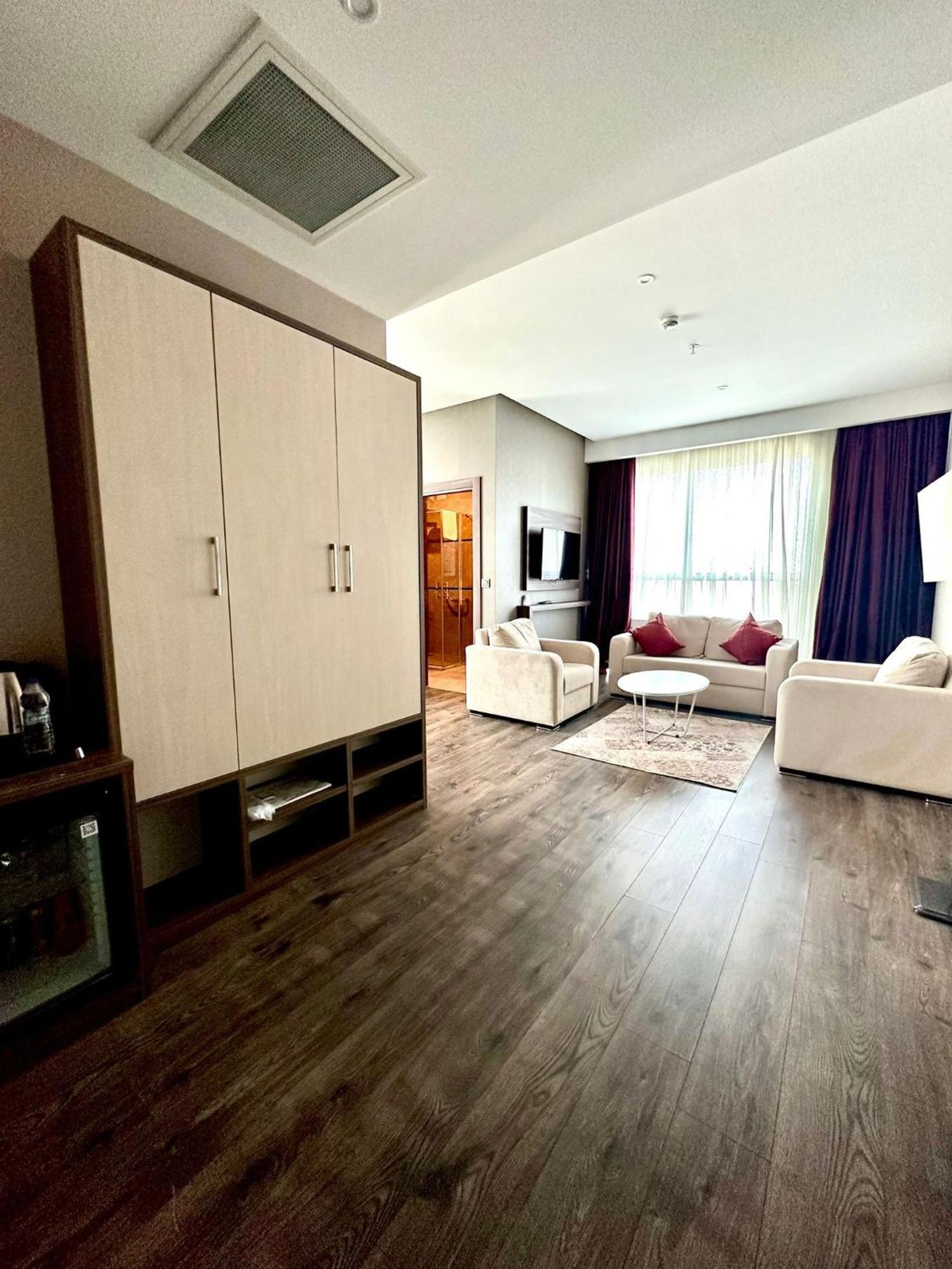 Hotel Ramada By Wyndham Sivas Exterior foto