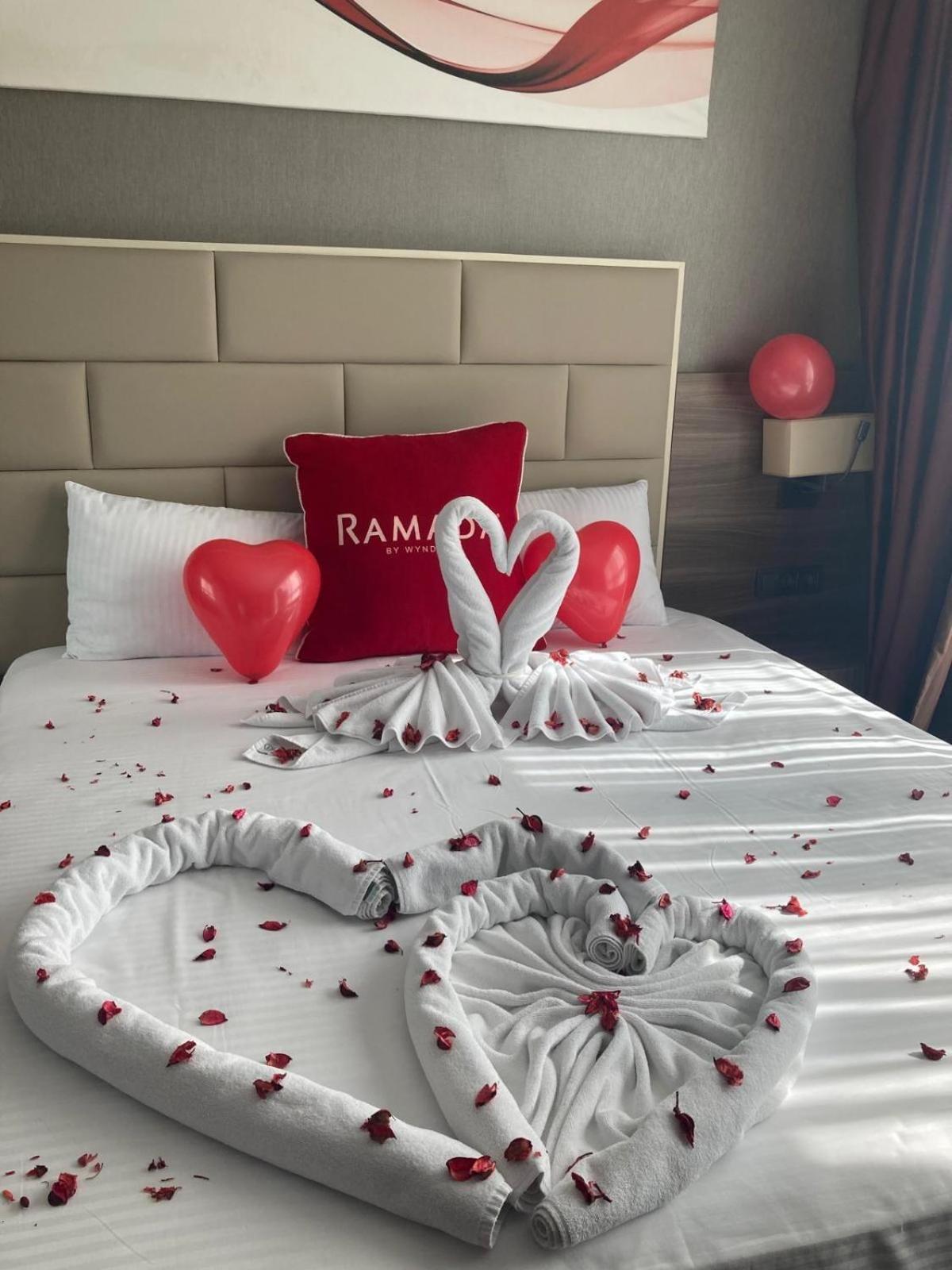 Hotel Ramada By Wyndham Sivas Exterior foto